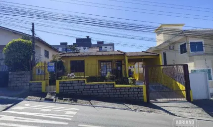 Casa Frente com 3 dormitórios para alugar, 122 m² por R$ 6.282/mês - Rua João Amaral Rios, 440 - Praia Comprida - São José/SC