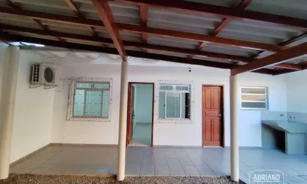 Casa fundos com 1 dormitório para alugar, 40 m² por R$ 2.035/mês - Capoeiras - Florianópolis/SC