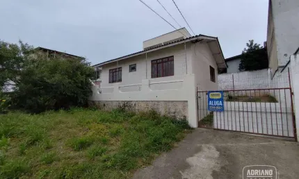 Casa fundos, com 2 dormitórios para alugar, 80 m² por R$ 2.481/mês - Barreiros - São José/SC