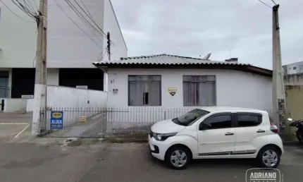 Casa fundos, com 2 dormitórios para alugar, 70 m² por R$ 2.477/mês - Coqueiros - Florianópolis/SC