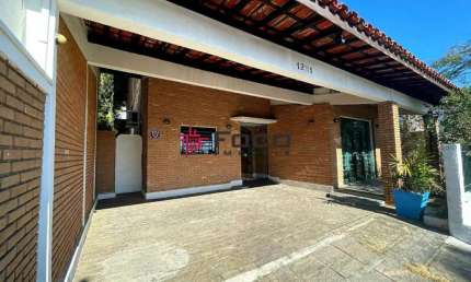CASA excelente localização ,  ideal para clínica, no Jardim Esplanada, bairro nobre, com 360m², 8 consultórios, 6 vagas, Habite-se comercial para área de saúde.