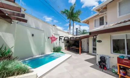 Casa com 3 dormitórios à Venda em Villagio no Urbanova - R$ 1.300.000,00