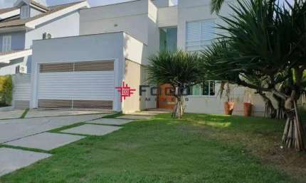 Casa á Venda com 4 Dormitórios, 330m² - R$3.200.000 - Esplanada do Sol