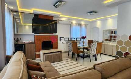 Casa á Venda com 5 Dormitórios, 360m² - R$2.550.000 - Jardim Esplanada