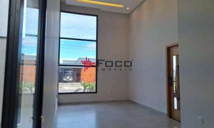 Casa / Condominio Malibu /  03 Dormitórios /  04 Vagas / 130m²AC / 250m²TE - Caçapava - SP