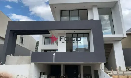 Casa de Alto Padrão com 4 suítes no Condomínio Alphaville - Urbanova