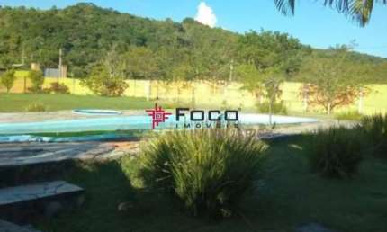 Excelente chácara com piscina / MOBILIADA / salão de jogos / 05 dormitórios com 2 suítes / 190 m² de construção / 2000 m² de terreno / Jacareí - Guararema