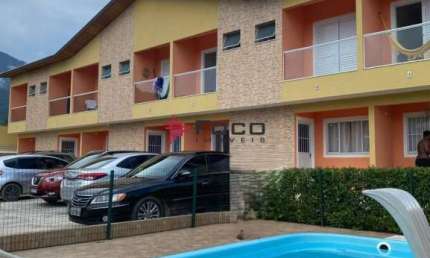 Sobrado em condomínio fechado - Caraguatatuba - 2 dormitórios e piscina - 78m²