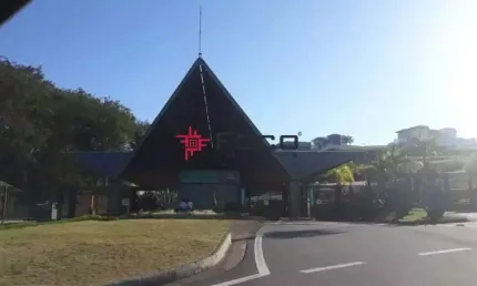 Terreno de 740m² plano no condomínio reserva do paratehy sul