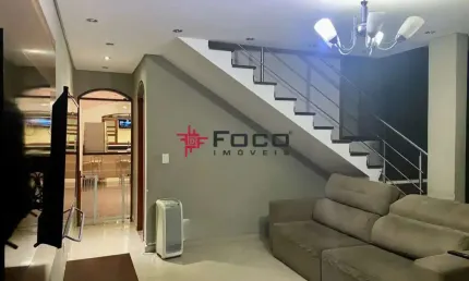 Excelente sobrado / Vista Linda / Vila Industrial / 3 dormitórios / Área gourmet /  125m² de terreno / 215m² de construção / São José dos Campos.
