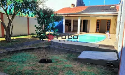 Excelente casa no Jardim Terras de São João / 04 dormitórios sendo 03 suítes / Piscina aquecida / Área gourmet / 408 m² de terreno / 180 m² de área construída / Jacareí