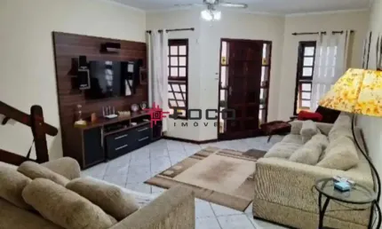 Casa  / Jardim Altos de Santana II  / 03 Dormitórios / 01 Suíte / 187M²TE / 214M²AC / Jacareí