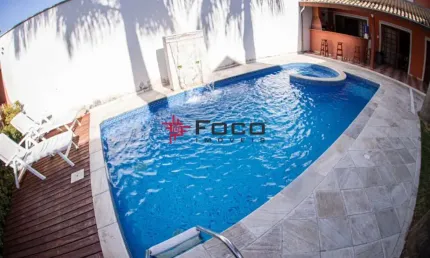 Casa sobrado/Villa Branca/ 03 Dormitórios sendo 01 suíte/250m²/ Jacareí