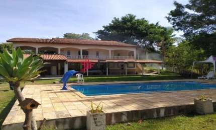 Excelente chácara com piscina / Bairro dos Freitas / 450 m² de área construída / 14.000 m² de área / Cachoeira na propriedade / Área gourmet / São José dos Campos.