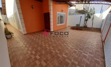 Casa 4 Dormitórios em Lote Inteiro no Jardim Portugal