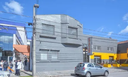 Casa comercial com 8 salas para alugar na Rua Inácio Lustosa, 281, São Francisco, Curitiba