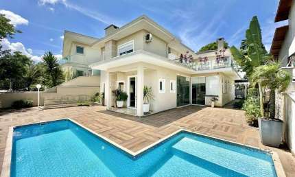 Cond. Golf Village -  Impecável, 4 dorms / 2 suítes, gourmet, piscina!