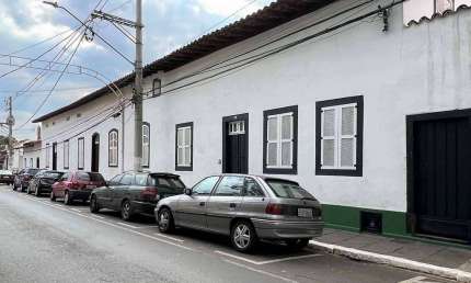 CASARÃO COMERCIAL - Centro Histórico Santana de Parnaíba (fachada tombada)