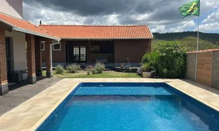 Casa em pocinhos do rio verde, caldas mg,com piscina  r$750.000,00