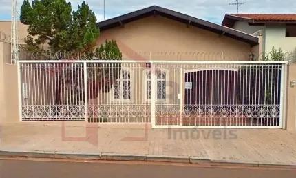 Aluga-se Residência no bairro Primavera em Barretos-SP.