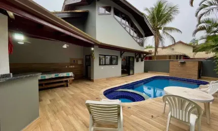 Casa com Piscina e 4 suítes - Condomínio Costa do Sol - Praia de Guaratuba/SP