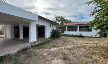 84 9.9982.5105 Sou uma ampla e elegante casa comercial na Av. NasciAmento de Castro 84 9.9614.8677