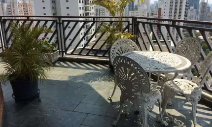 Imóvel para venda possui 216 metros quadrados com 4 quartos em Campo Belo - São Paulo - SP