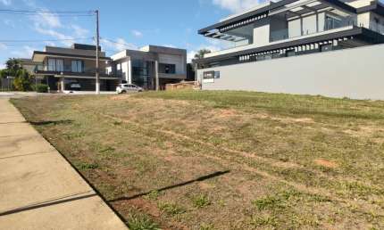 Terreno de esquina Condomínio Phillipson Park em Americana