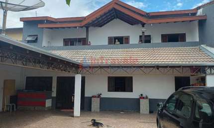 Sobrado com 4 quartos, Jardim Santa Maria, Jacareí - R$ 950 mil, Cod: 11520