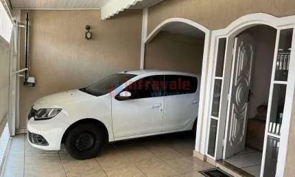 Sobrado com 4 quartos, Vila Pinheiro, Jacareí - R$ 560 mil, Cod: 13253