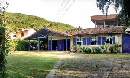 Casa Açoriana Charmosa à Venda – Um Refúgio de Tradição e Encanto em Floripa!s