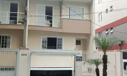 Casa com 3 quartos à venda na Rua Maranhão, 1812, Água Verde, Curitiba por R$ 1.190.000