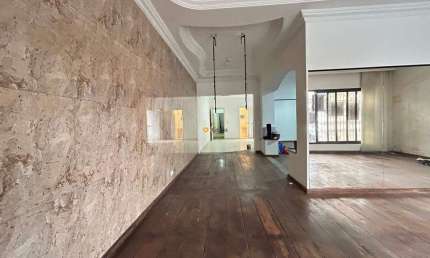 Casa Térrea Comercial/ Residencial - 6 Salas - 3 Vagas de Garagem - Ipiranga