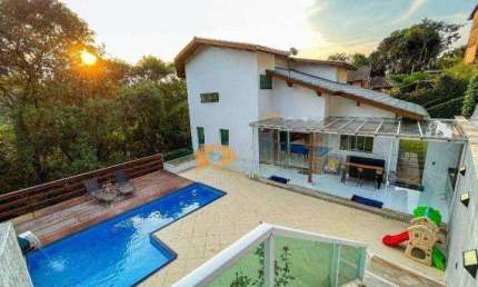 Oportunidade! Linda Casa, Totalmente mobiliada em Condomínio Fechado!