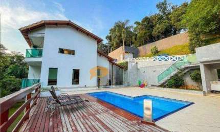 Oportunidade! Linda Casa, Totalmente mobiliada em Condomínio Fechado!