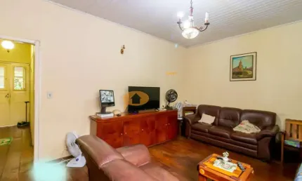 Casa totalmente térrea com 04 dormitórios, 02 vagas com 200 m² - aclimação
