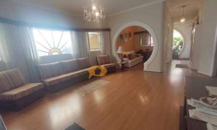 Casa térrea com 03 dormitórios e 02 vagas - Cambuci