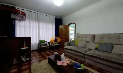 Sobrado a venda com 03 dormitórios e 04 vagas de garagem - Jardim Maria Estela