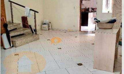 Casa no Ipiranga com 250 m², 4 dormitórios (3 suítes), 2 vagas.