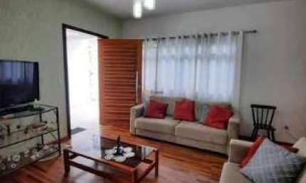 Ampla e Bem Localizada – Casa com 3 Dormitórios e 4 Vagas na Vila da Saúde