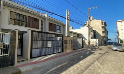 CASA GEMINADA 03 DORMITÓRIOS À VENDA, R$ 980.000,00 BAIRRO GRAVATÁ EM NAVEGANTES