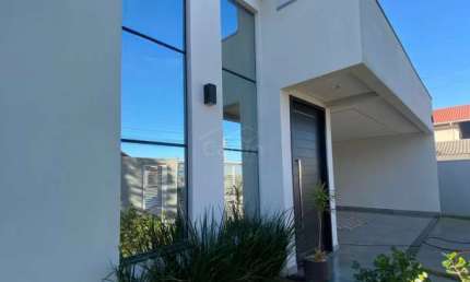Excelente casa alto padrão, averbada na praia de Navegantes SC