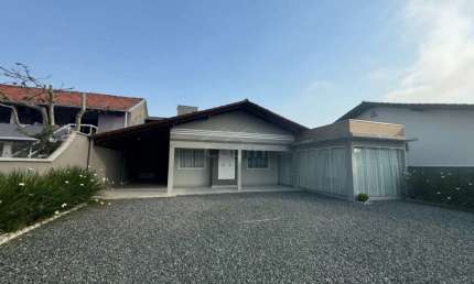 CASA 05 DORMITÓRIOS À VENDA, R$ 950.000,00 - BAIRRO GRAVATA EM NAVEGANTES/SC