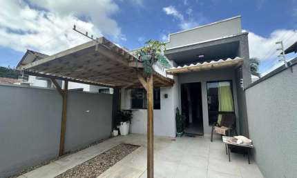 CASA GEMINADA SEMI MOBILIADA, 02 DORMITÓRIOS, 200 METROS DO MAR, GRAVATÁ, NAVEGANTES, R$499.000,00