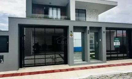 Casa sobrado, alto padrão 3 dormitórios, r$1.050.000,00 centro, 600 metros do mar, navegantes/sc