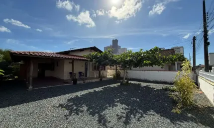 CASA 02 DORMITÓRIOS À VENDA, R$765.000,00 BAIRRO GRAVATÁ EM NAVEGANTES