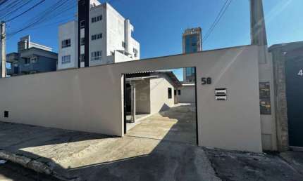 CASA 02 DORMITÓRIOS, COM EDICULA DE 2 DORMITÓRIOS, R$780.000,00, CENTRO, NAVEGANTES/SC!