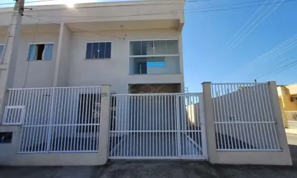 Sobrado para alugar, r$ 2.300,00 bairro gravatá de penha/sc.