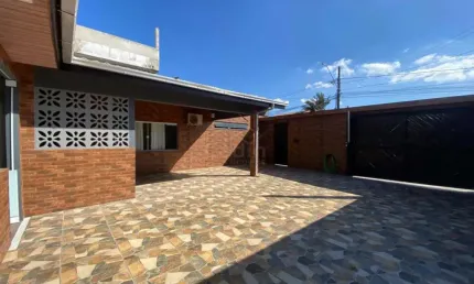 Casa para alugar, r$ 5.000,00 bairro meia praia, navegantes/sc.
