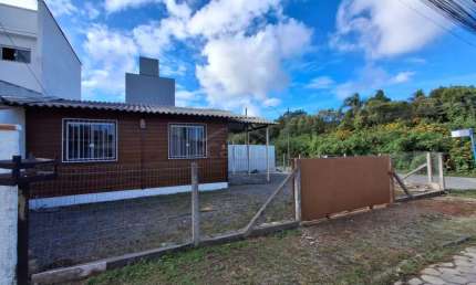 CASA PARA ALUGAR, R$ 2.000,00 BAIRRO GRAVATÁ DE NAVEGANTES/SC.